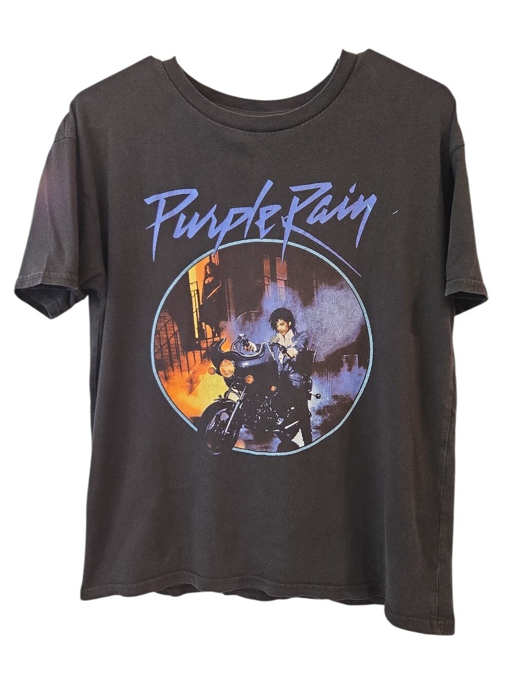 PRINCE PURPLE RAIN GRAPHIC T- SHIRT. SIZE MEDIUM. ICONIC MOTORCYCLE IMAGERY.